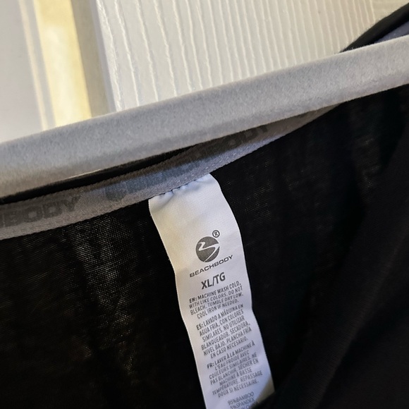 Active top - Picture 3 of 3